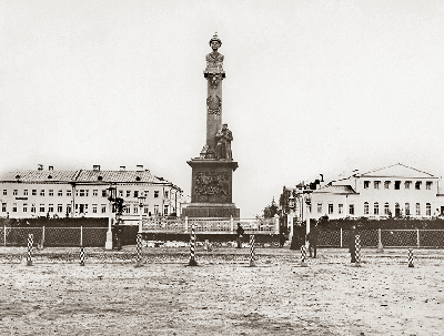 Памятник Михаилу Романову и Ивану Сусанину