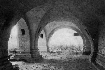 107. Село Красное. Церковь Богоявления. Галерея первого этажа