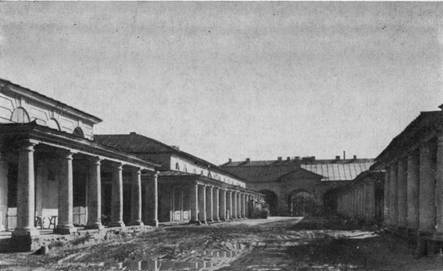 75. Колоннада Мелочных рядов
