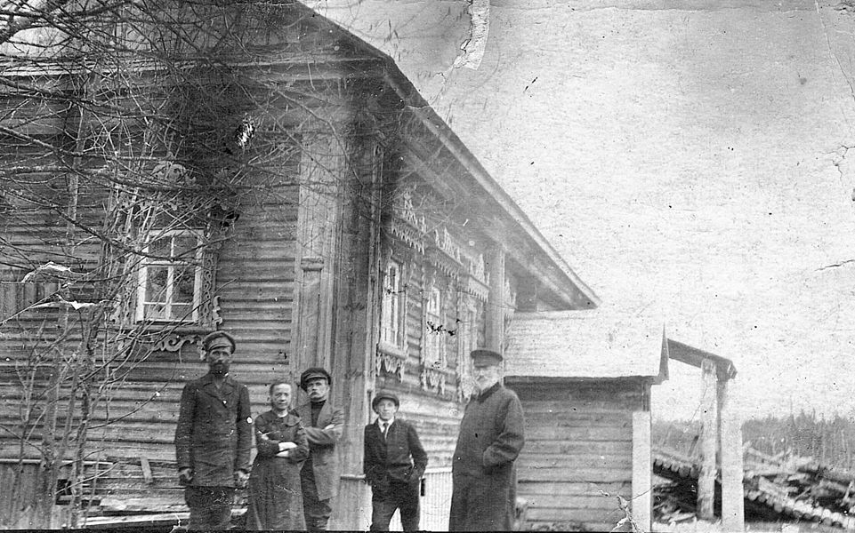 на фотографиях