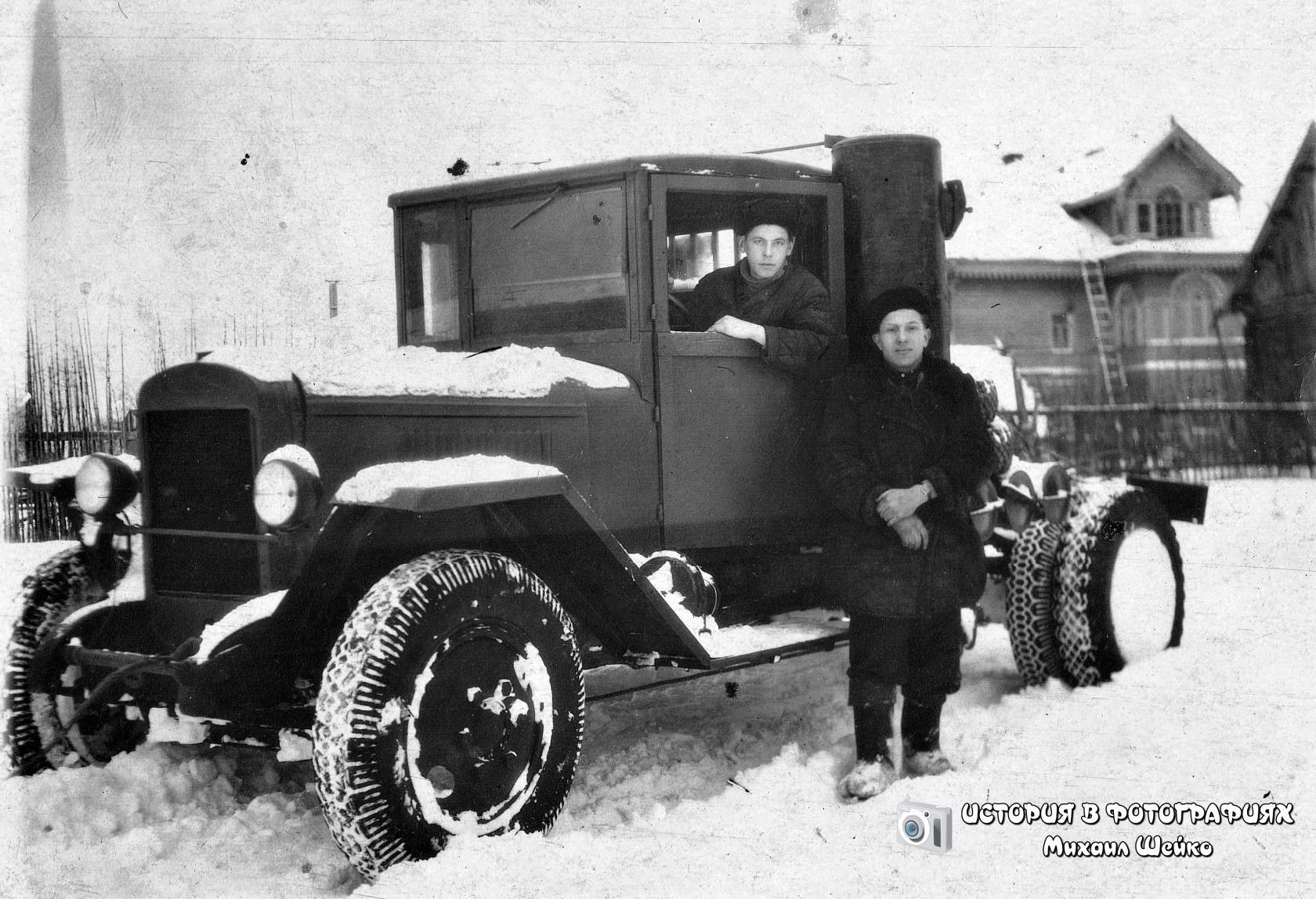 на фотографиях