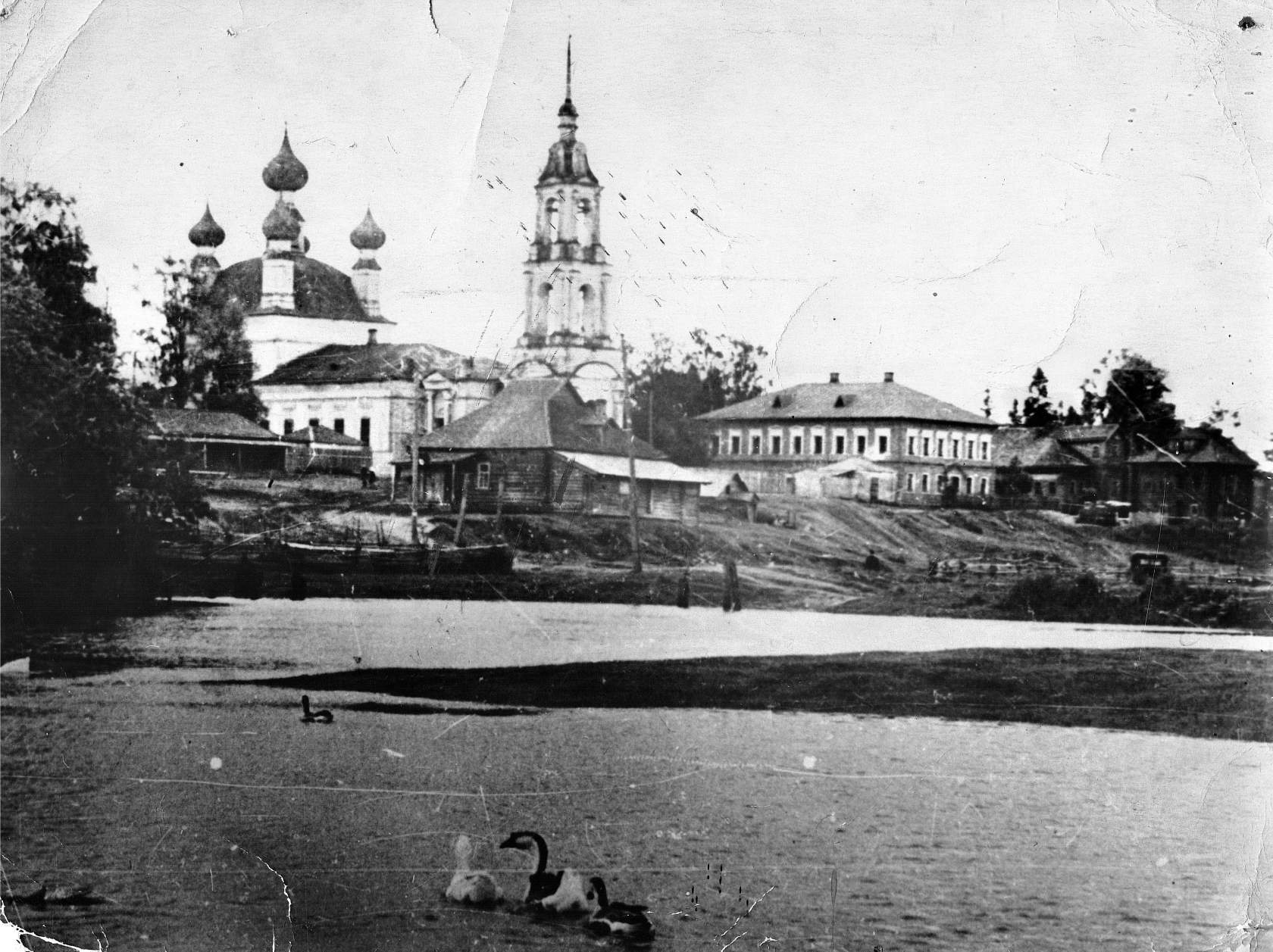на фотографиях