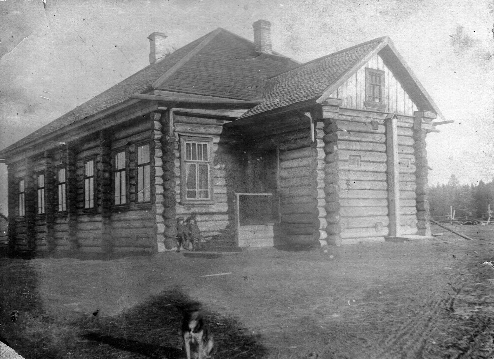 на фотографиях