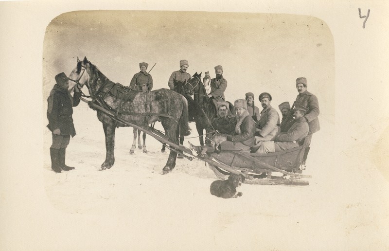 фотографии поручика Зотова&nbsp;В.М.