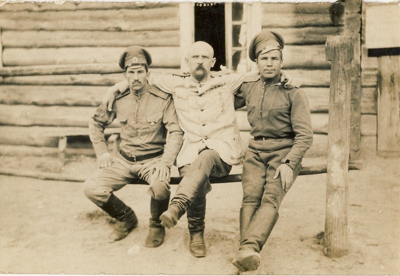 фотографии поручика Зотова&nbsp;В.М.